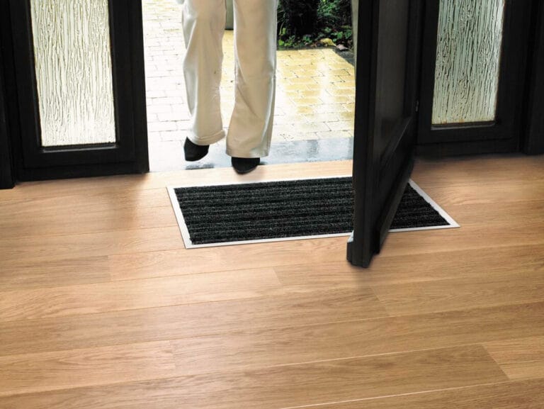 comment intégrer un paillasson dans le carrelage