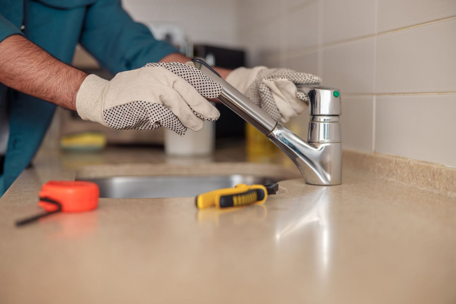 Changer robinet de cuisine pour installer un nouveau mitigeur pratique