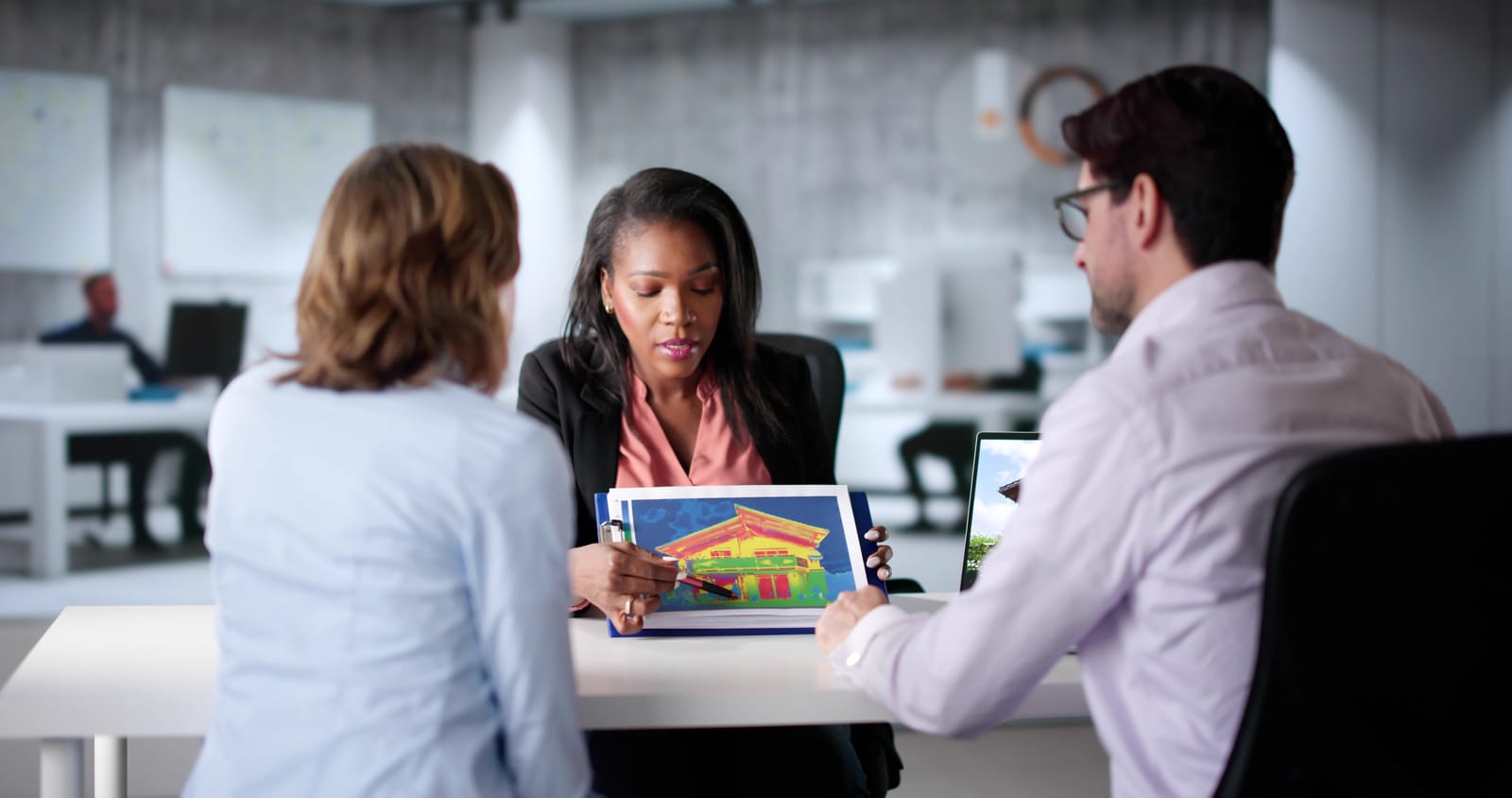 Illustration de la rénovation énergétique pour améliorer l'efficacité thermique