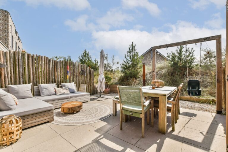 table de jardin résistante aux intempéries.